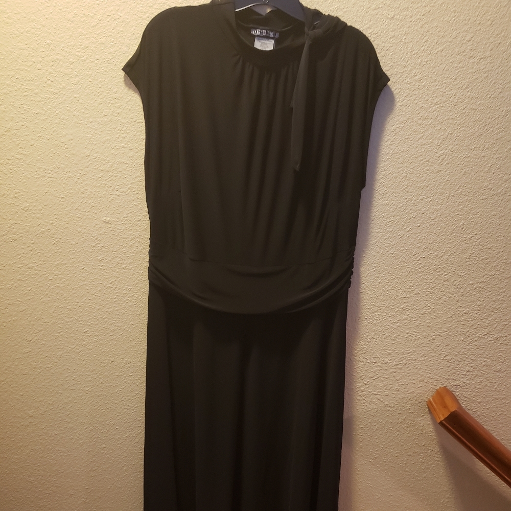 Plus size midi dress with side bow